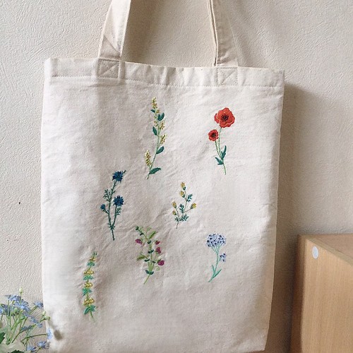 草花の刺繍のトートバッグ トートバッグ Petit truc プティ トゥルック