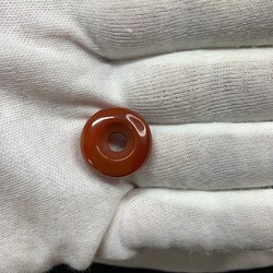 天然石南紅瑪瑙平安ボタン/ドーナツ型2043773/4.5g 1枚目の画像