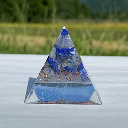 《９月誕生石　ラピスラズリ》ピラミッド型オルゴナイト 1枚目の画像