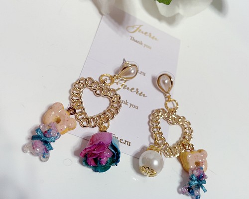 薔薇とくまちゃんレジンピアス ピアス（その他） JUERU♛accessory