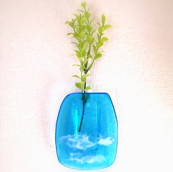 青空デザイン　ガラス製壁掛け花瓶　花入れ　ターコイズブルー　花器　2021夏 1枚目の画像