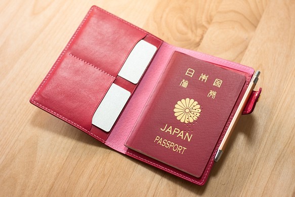 【オーダー】革のパスポートケース　ヴォー・エプソン／ブルーパラダイスxピンク 1枚目の画像