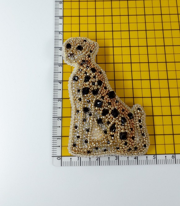 ゴールデンヒョウビーズブローチアクセサリー / 7.00 cm x 5.00 cm