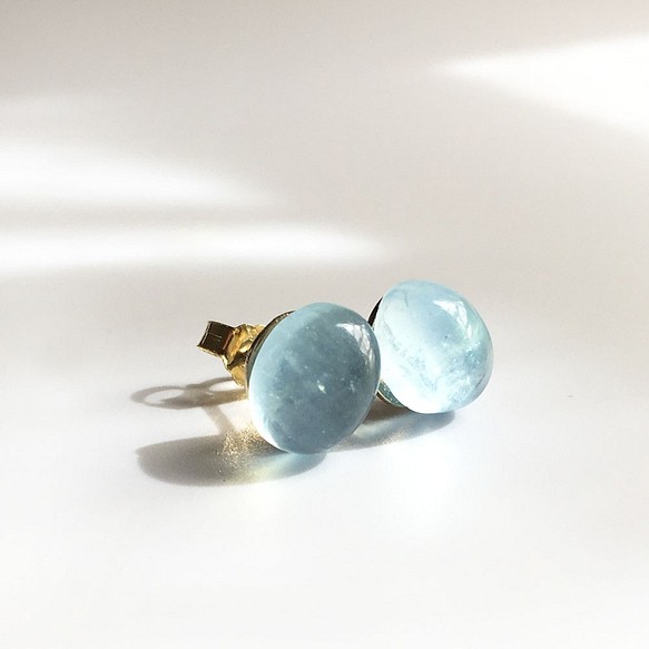 令人耳目一新的淺藍色海藍寶石凸圓形耳環 第1張的照片
