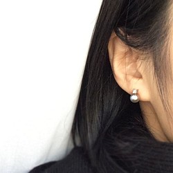 [K14GF /銀]淺灰色珍珠和氧化鋯耳環 第1張的照片