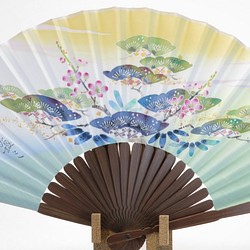【松竹梅】扇子   伝統工芸品⋆結婚祝い⋆銀婚式⋆新築祝い⋆誕生日の贈り物⋆インテリアとして日本の四季を楽しんで。　　 1枚目の画像
