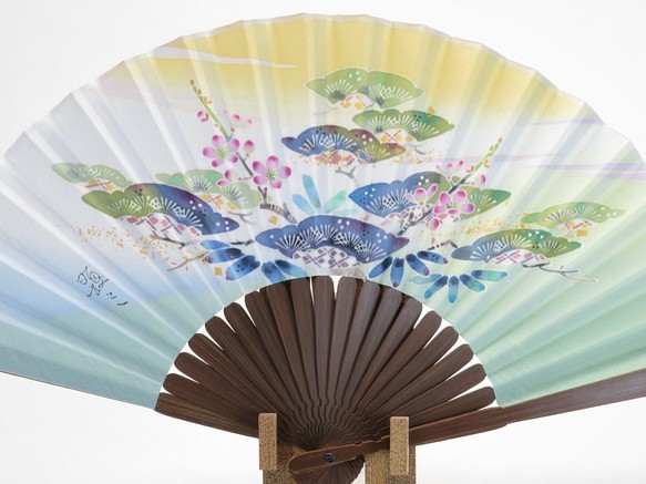 【松竹梅】扇子   伝統工芸品⋆結婚祝い⋆銀婚式⋆新築祝い⋆誕生日の贈り物⋆インテリアとして日本の四季を楽しんで。　　 1枚目の画像
