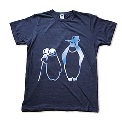 皇帝ペンギン親子の手刷りやわらか紺Tシャツ 1枚目の画像
