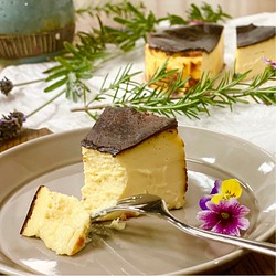 【1箱ご購入専用】和三盆糖使用『森のチーズケーキ』◆バスク風チーズケーキ◆12cmホール 1枚目の画像