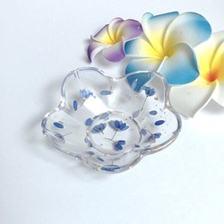 ブルー小花のお花形アクセサリートレイ 1枚目の画像