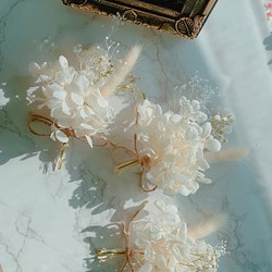 ホワイトアジサイ　ナチュラルミニブーケ ミニブーケ　ドライフラワー　席札　ウエディング　結婚式　スワッグ 1枚目の画像