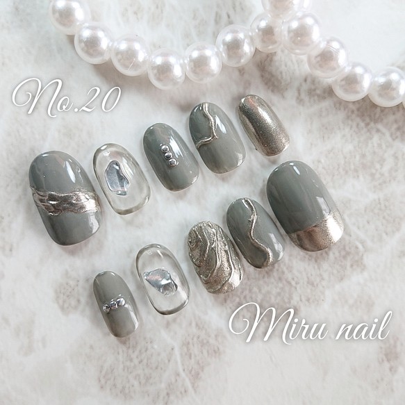 シルバーグレーニュアンスネイル ネイルチップ（つけ爪） Miru nail