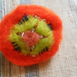 羊毛コサージュ　オレンジの実 1枚目の画像