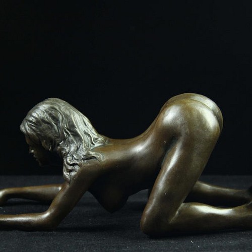 大人気ブロンズ像セクシーな裸女Nino Oliviono銅像 インテリア 彫刻