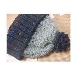 手編み ＊ ニット帽 ＊濃グレー＆濃紺 （ 日本製毛糸 ） 1枚目の画像
