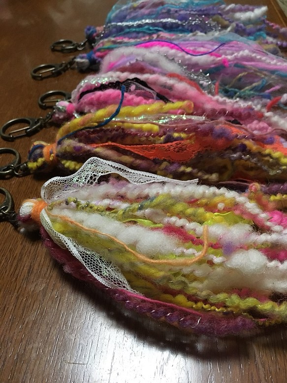 カラフル毛糸のバッグチャーム 1枚目の画像