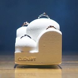 小さな雲の指輪スタンド。 “CLOUDY”(クラウディ) ホワイト 1枚目の画像