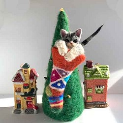2way♪Cat in Christmas stockings アメショー　ペンダント＆ブローチ　 1枚目の画像