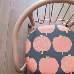 出産祝い　ハーフバースデー　誕生日祝い　名入れ　豆イス　　　　　　　　　　　　　　　オーダー豆椅子『りんごピンク』 1枚目の画像