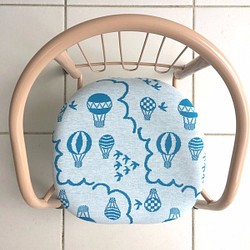『気球ホワイト』豆椅子＊ベビーチェア＊キッズチェア【防水加工】 1枚目の画像