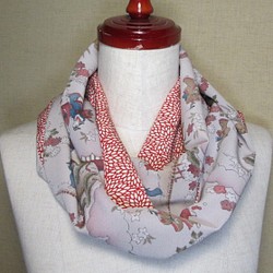 着物リメイク　時代人物風景模様と赤い江戸小紋の正絹スヌード 1枚目の画像