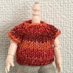 オビツ11さくらんぼ色の手編みのセーター 1枚目の画像