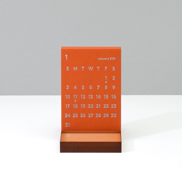 ’CLARA' Desk Calendar 2021 Orange 卓上カレンダー 1枚目の画像