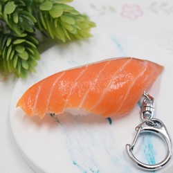食品サンプル サーモン握り寿司 キーホルダー 1枚目の画像