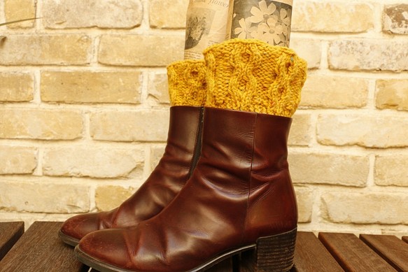 Mustard Cable Boots Toppers エクストラファインメリノウールで足元を暖かく！ 1枚目の画像
