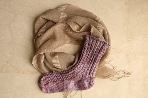 Creema限定　送料無料！お得な福袋　シルクのスト－ルと手編みのきらっと靴下のセットｓｓ005 1枚目の画像