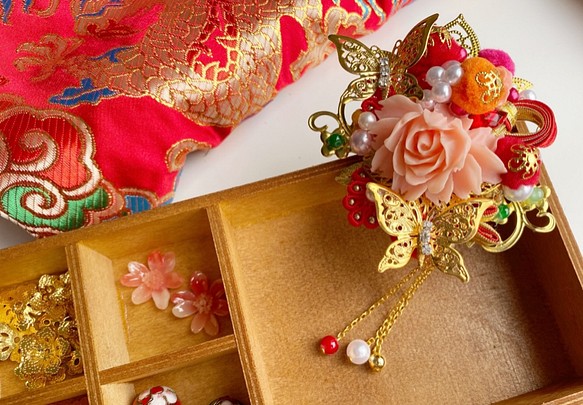 純手工玫瑰蝴蝶頭飾 新娘頭飾 和服髮式 第1張的照片