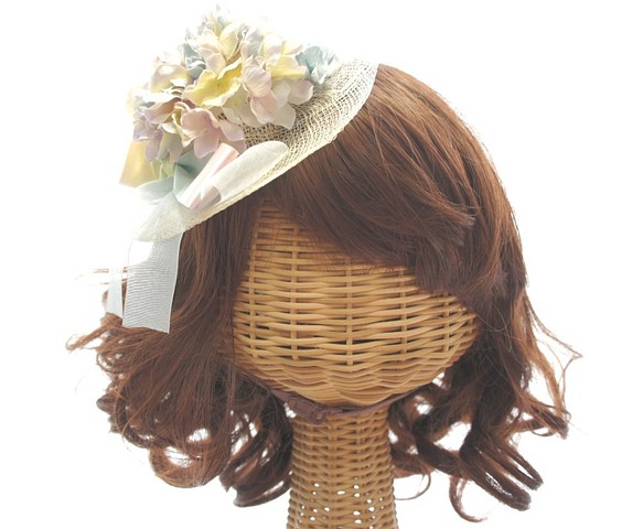 【超特価】紫陽花とシザル製ミニ麦わら帽子の髪飾り 1枚目の画像