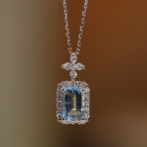 売りショップ K18 ダイヤモンドネックレス付きアクアマリン ネックレス