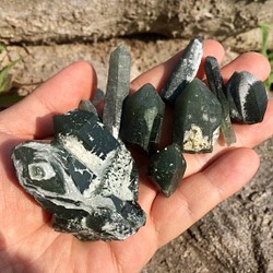緑水晶 内モンゴル産 8個入り 02 計124g - 天然石