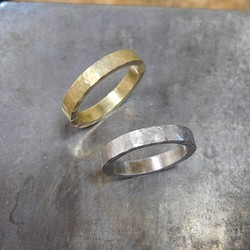 鍛造 結婚指輪 プラチナ1000 k24 純プラチナ 純金 槌目 平打ち リング 幅3mm マット 1枚目の画像