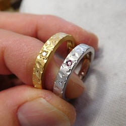鍛造 結婚指輪 プラチナ1000 純金 純プラチナ k24 桜 槌目 平打ち リング 幅3.5mm 1枚目の画像