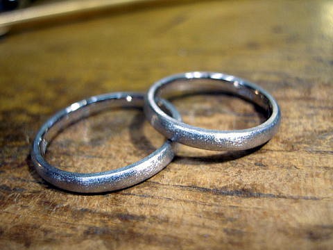 鍛造 結婚指輪 プラチナ1000 純プラチナ プラチナ999 甲丸 リング 幅3mm マット 1枚目の画像