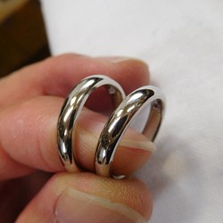 鍛造 結婚指輪 プラチナ1000 純プラチナ プラチナ999 甲丸 リング 幅3mm 鏡面 1枚目の画像