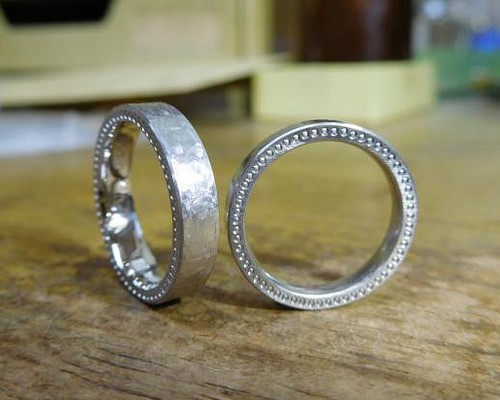 鍛造 結婚指輪 プラチナ pt900 平打ち リング 幅4mm 側面はミル打ち