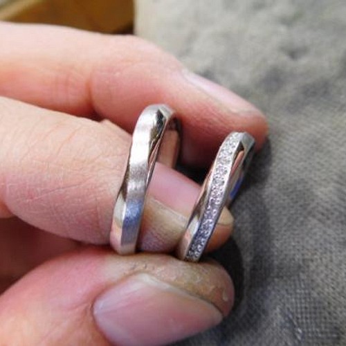 鍛造 結婚指輪 プラチナ pt900 メビウス リング 幅3mm 女性は