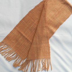 茜染め 手紡ぎ 手織り マフラー  MUF126A オレンジ メリノウール プレゼント 1枚目の画像