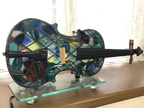 バイオリンのステンドグラス　横置きランプ 1枚目の画像