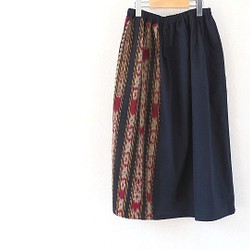 ジャワ島手織りイカット使いのスカート 1枚目の画像