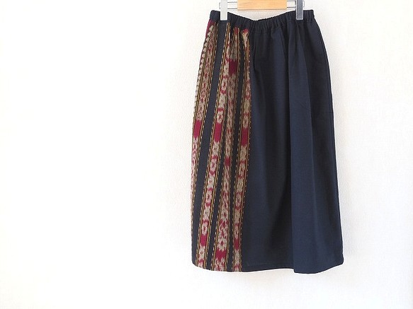 ジャワ島手織りイカット使いのスカート 1枚目の画像