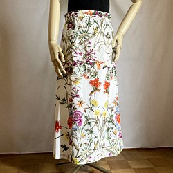【送料無料】多種花柄のロングスカート 1枚目の画像
