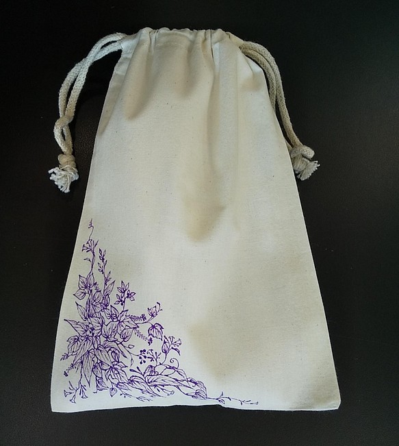 貴重品袋　♦巾着袋♦　手描き　プランツアート　蔦柄　ワンポイント紫色