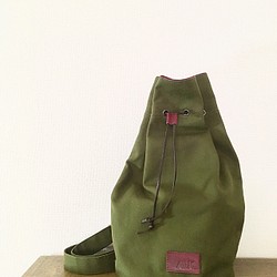 A//K tubular travel bag #1dark green:ワンショルダーバッグ 1枚目の画像