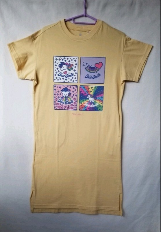 黄 ワンピース (半袖) - Yuni 4デザイン「4D」 1枚目の画像