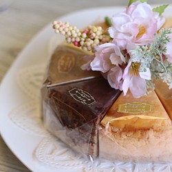 【petits riensフラワーギフト(桜)】「ベイクドチーズケーキ」選べる8色アソートセット 1枚目の画像