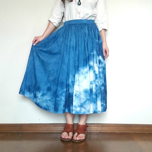 藍染めふんわりシルエットプリーツスカート/水面 1枚目の画像